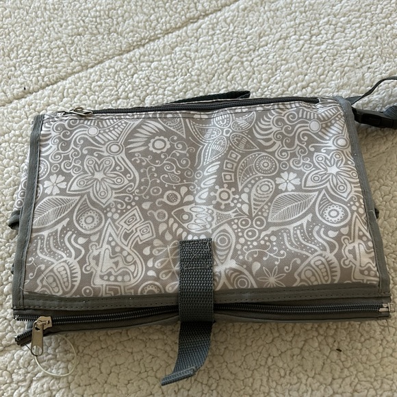 Suessie Diaper Changing Station NWOT in excellent condition - Picture 2 of 6